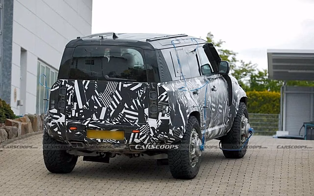 Секретный прототип нового Land Rover Defender засветился на тестах