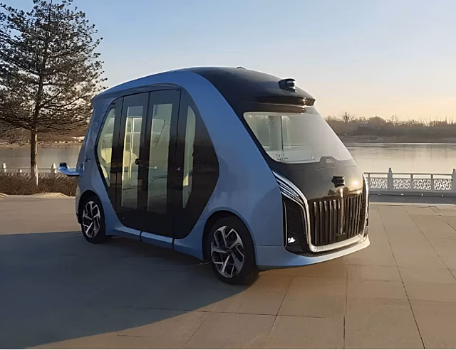 Беспилотные мини-автобусы Hongqi замечены на улицах китайских городов