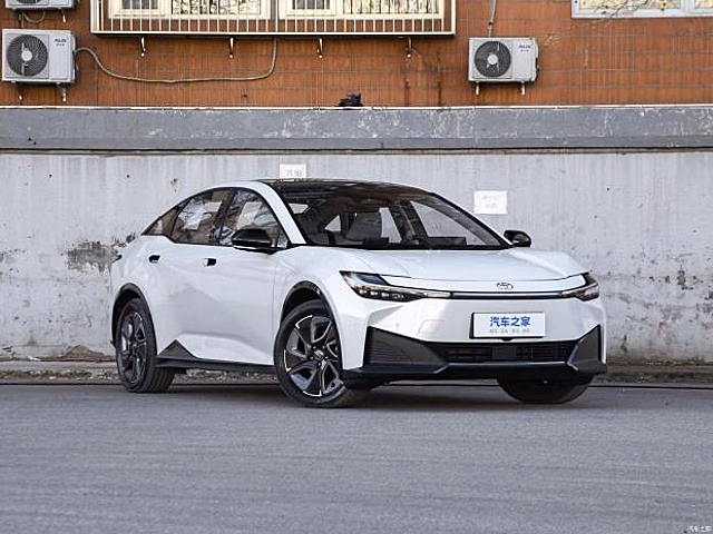 Toyota bZ3 (2024) цена в Китае и все подробности