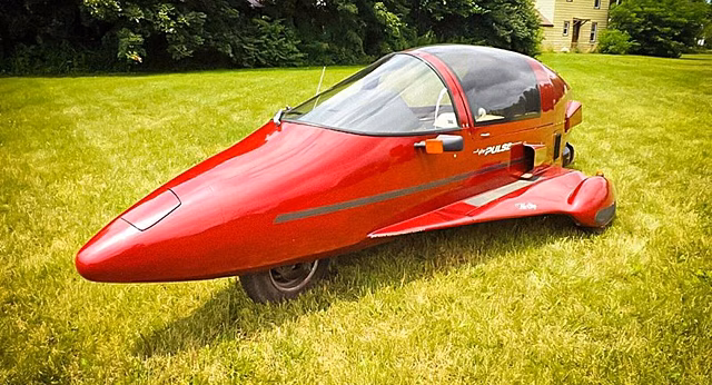 На продажу выставили «космический» гибрид автомобиля и мотоцикла за 700 000 рублей