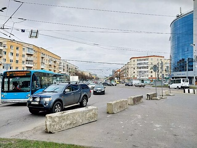 Парковку запретят: мэрия пошла навстречу водителям, стоящим в пробке у Дома искусств