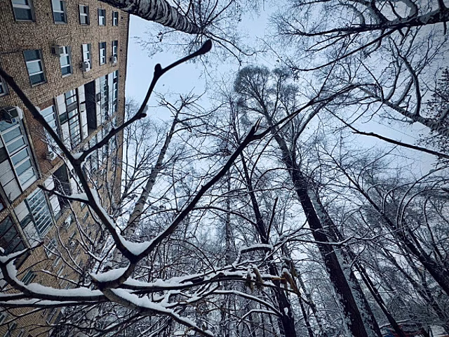 Порядка 40 бригад ежедневно очищают крыши от наледи в Самаре