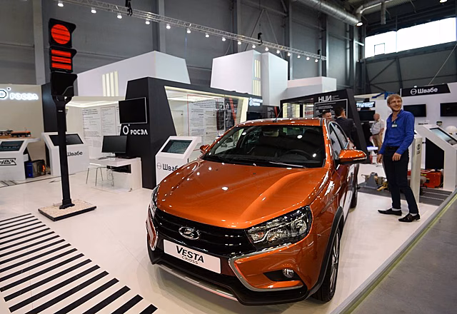 Сколько нужно копить на Lada Vesta и Hyundai Solaris
