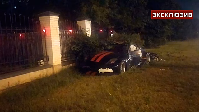 Спорткар протаранил ограду храма Андрея Рублева в Раменках: видео с места