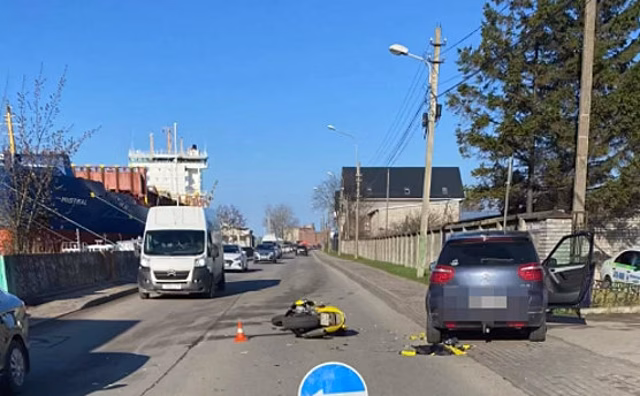 На Правой набережной произошло ДТП с участием мотоциклиста