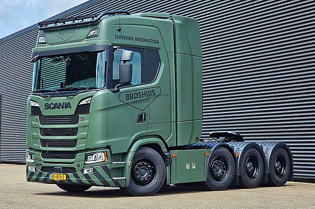 У тягача Scania появилась укороченная армейская версия