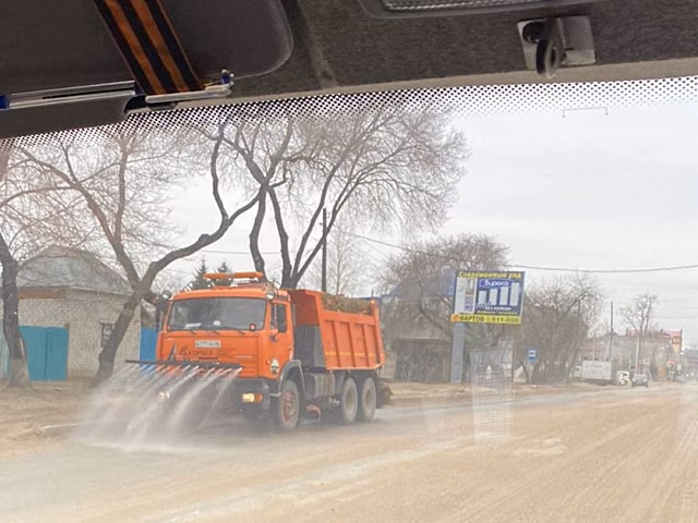 В Благовещенске планируют каждый день поливать пыльную улицу Мухина