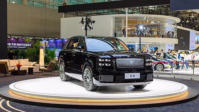 В Москве выставили на продажу кроссовер Toyota Century за 53,9 млн рублей