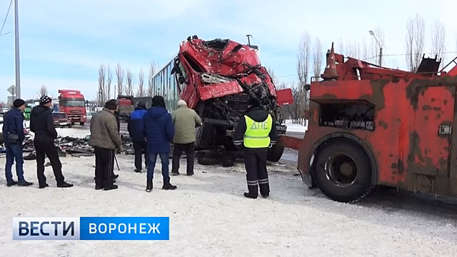 Воронежский облздрав: 2 пострадавших в ДТП с автобусом и фурой находятся в реанимации