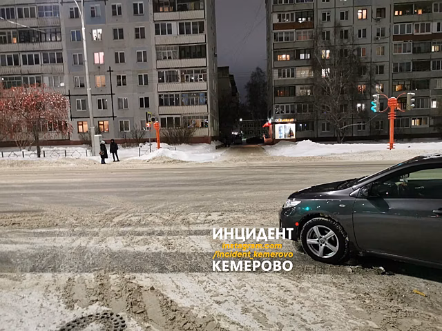 Дверь вмяло в салон автомобиля при ДТП на кемеровском проспекте