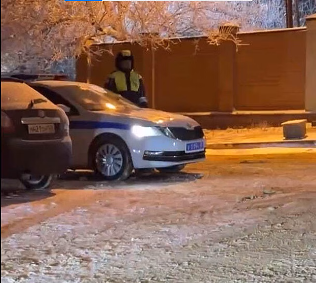На видео попало как водители не пригласили гаишника к застолью