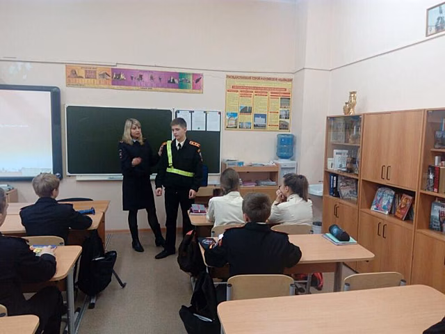 Полицейские провели со школьниками профилактическую беседу о соблюдении правил дорожного движения