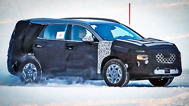 Обновленный Hyundai Santa Fe заметили на тестах