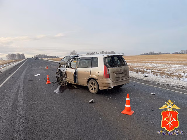 Один человек погиб в страшной аварии на кузбасской трассе