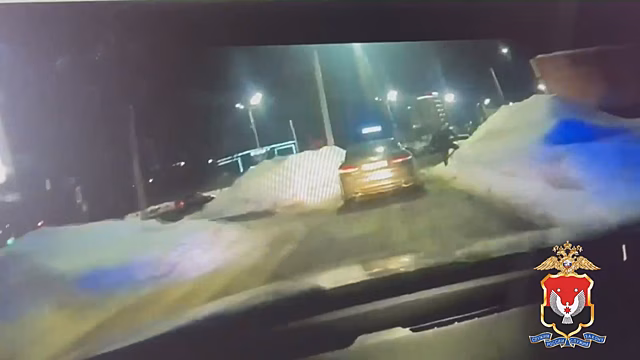 В Ижевске 16-летний подросток угнал машину у сожителя матери и попал в ДТП, уходя от погони