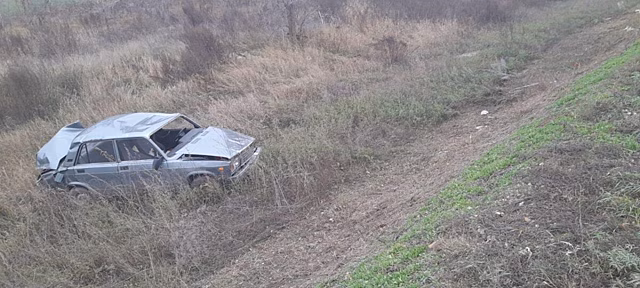 Водитель «Жигули» опрокинулся в кювет под Саратовом