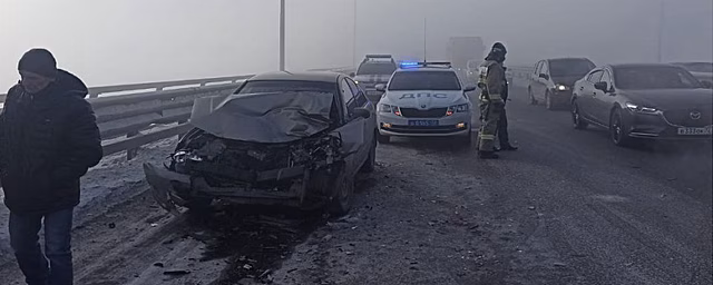На объездной дороге в Тюмени из-за плохой видимости столкнулись 16 машин