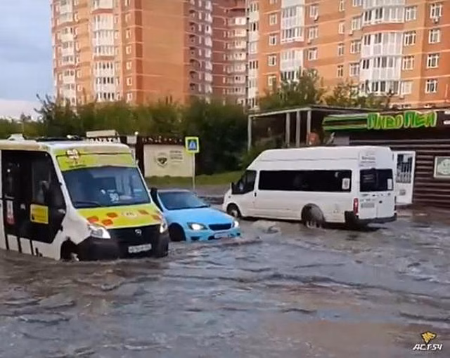 В Кургане подрядчик оставил жителей без ремонта дороги