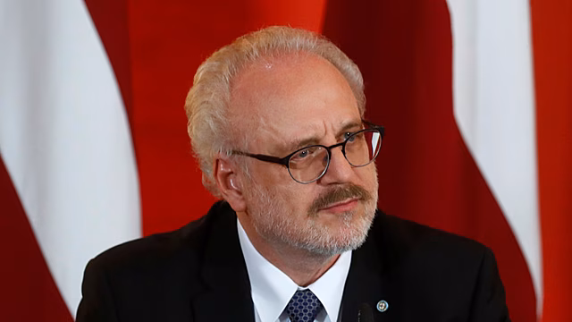 Президент Латвии попал в ДТП