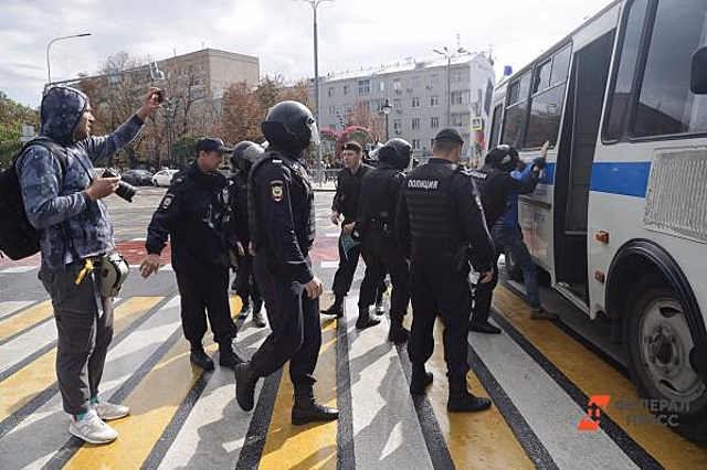 В Екатеринбурге неизвестные устроили на дороге перестрелку