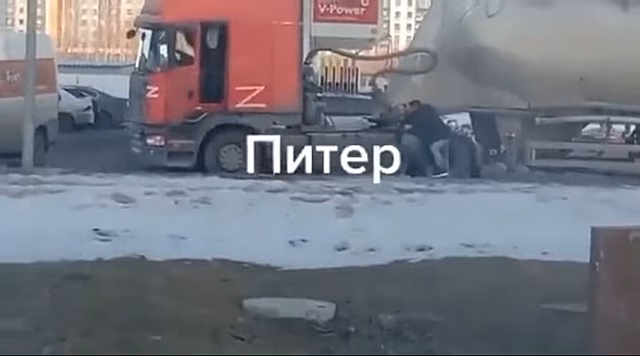 Z значит боль: водителя фуры иZбили за символ в поддержку военных действий в Украине