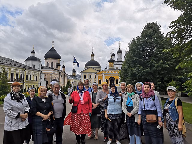 «Добрый автобус» доставил жителей района в Московскую область на экскурсию