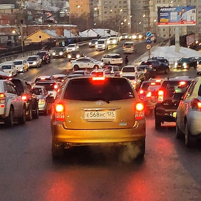 Во Владивостоке обрушилась опорная стена вдоль одной из ключевых улиц города?