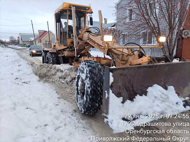 В Оренбурге за сутки вывезли 3,5 тысячи кубометров снега