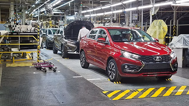 «Автозавод Санкт-Петербург» платит зарплаты выше, чем АвтоВАЗ