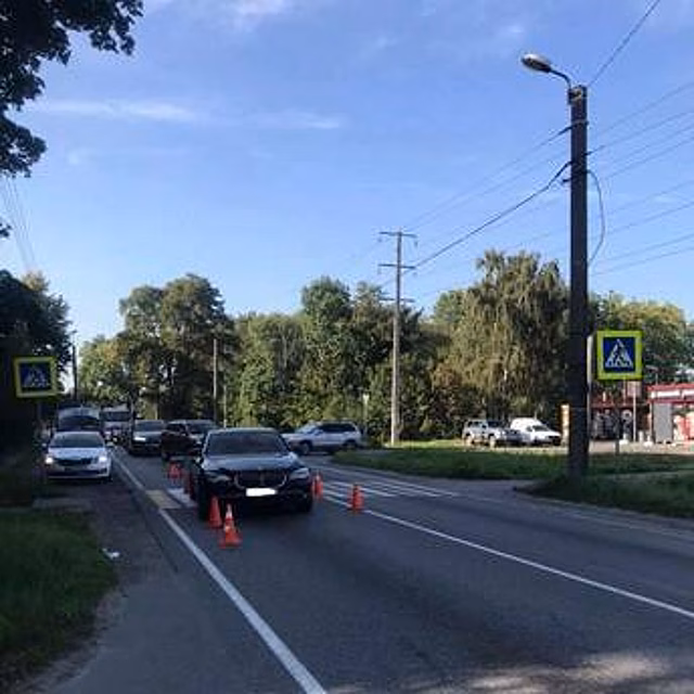 На Емельянова чёрный BMW сбил 77-летнюю женщину на «зебре», она скончалась