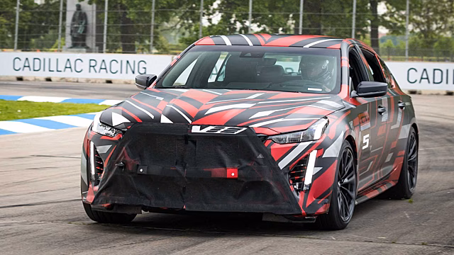 Премьера «заряженных» Cadillac CT4-V и CT5-V отложена