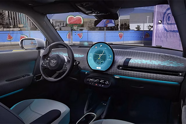 Трёхдверный хэтчбек на подходе: рассекречен интерьер нового Mini Cooper