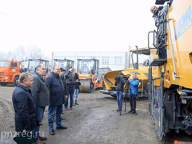 Олег Мельниченко оценил готовность новой техники «Пензавтодора» к работе в весенне-летний период