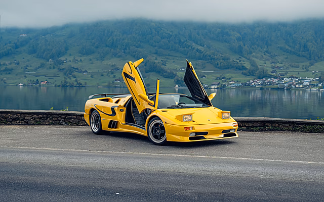 Один из двух Lamborghini Diablo SV Roadster выставили на продажу