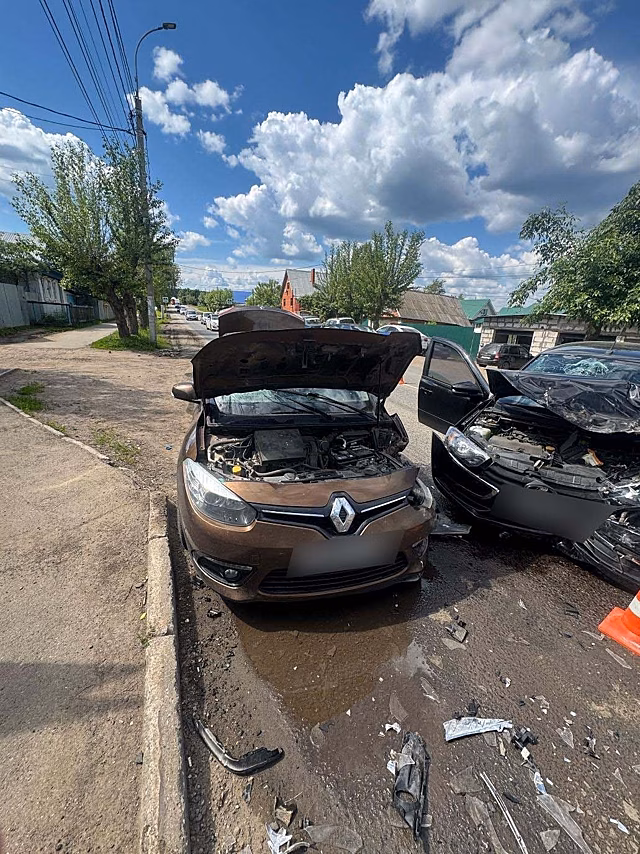 Двое взрослых и трое детей пострадали в аварии на улице Областной в Ижевске
