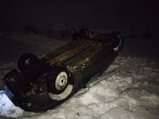 В Самарской области Chevrolet Lanos улетел в кювет и опрокинулся