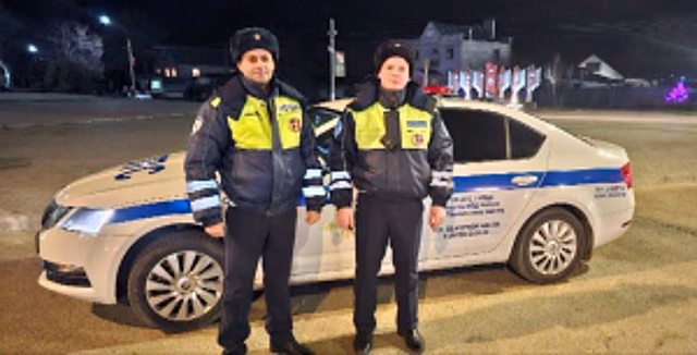 В Краснодарском крае госавтоинспекторы оказали помощь мужчине с приступом эпилепсии