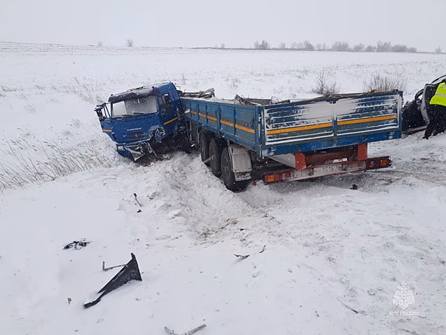 Пять человек погибли в массовом ДТП в Оренбургской области
