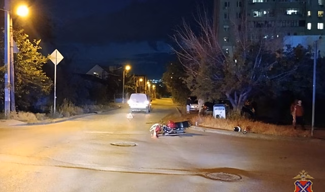 В Волгограде подростки на мопеде пострадали после столкновения с иномаркой