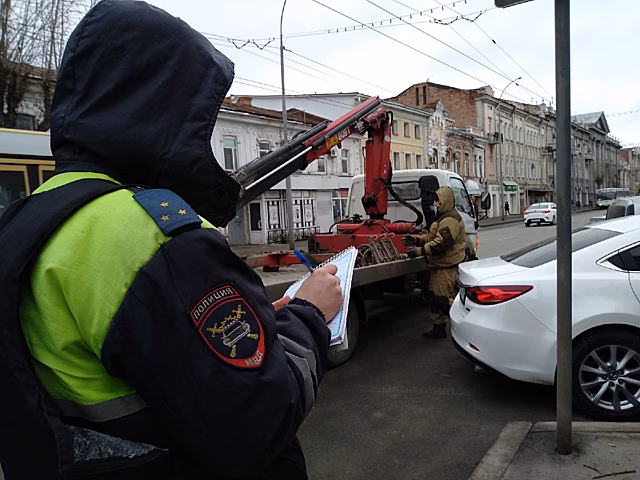Эвакуация автомобилей в Саратове. Штрафстоянка к работе не готова