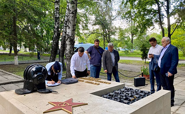 В Курске неизвестные повредили памятный знак танкистам
