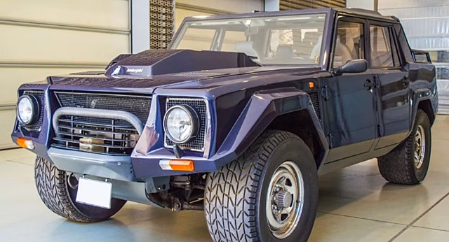 На аукционе будет продан внедорожник Lamborghini LM002 1988 года