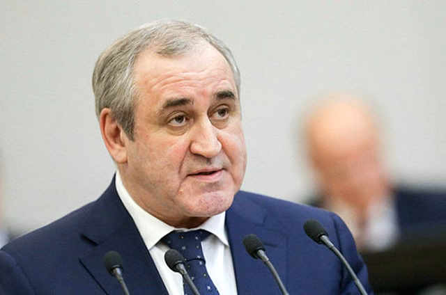 Неверов предложил поставить на контроль обеспечение регионов школьными автобусами и машинами скорой помощи
