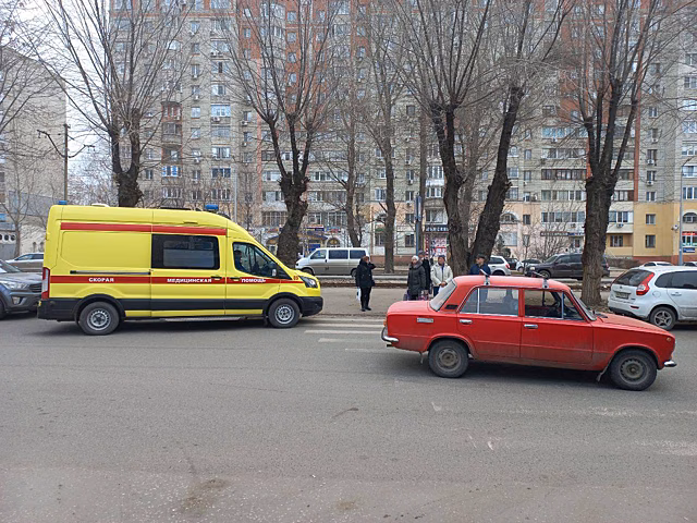 В Саратове пенсионер на «копейке» сбил престарелую женщину