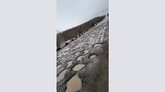 «На Марсе такие же кратеры». Кировчане обсуждают дорогу до Зуевки