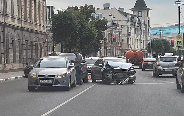 На улице Соборной в Рязани произошла серьёзная авария