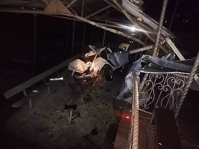 В Сочи автомобиль въехал на кладбище