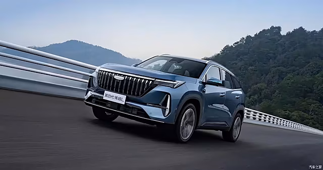 У обновлённого Geely Atlas появились бирюзовые фонари