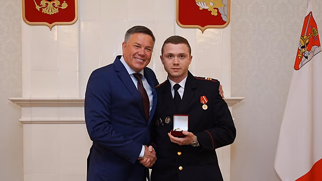 Вологодский росгвардеец получил награду за спасение человека