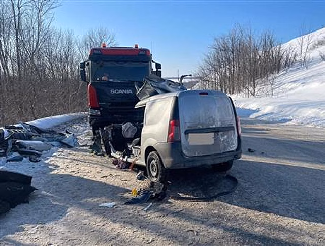 На трассе под Самарой погиб пассажир Lada Largus